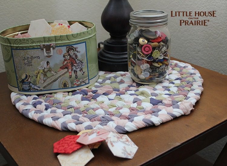 Fabric strips braided and sewn into a simple placemat - awesome old-fashioned DIY!