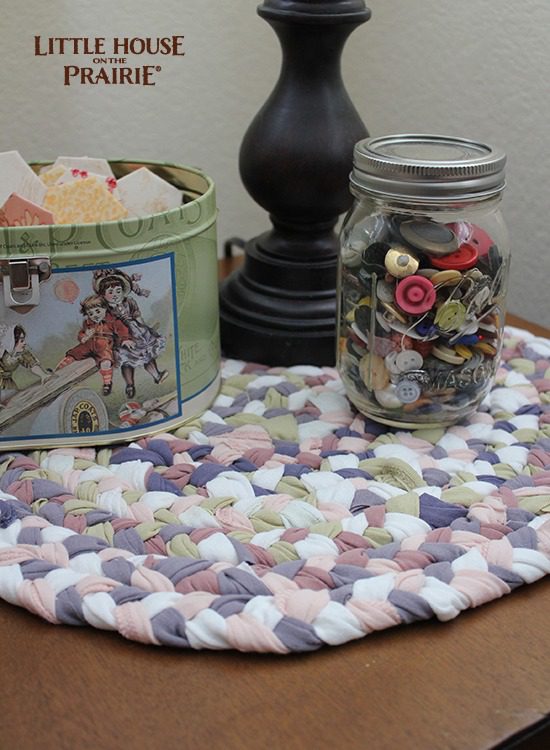 Braided rug inspired craft - An old-fashioned placemat or table centerpiece