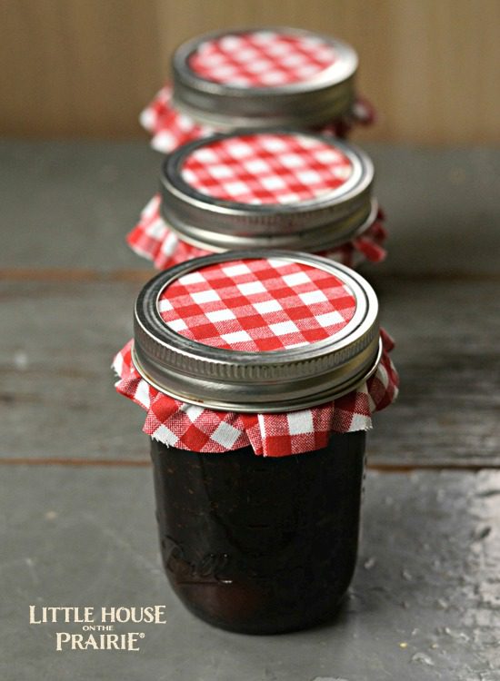 Little House on the Prairie plum preserves jar with cloth tops make amazing DIY gifts!!