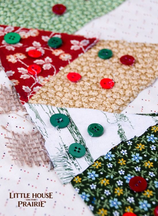 Beautiful Christmas table runner is an easy, no-sew home decor DIY