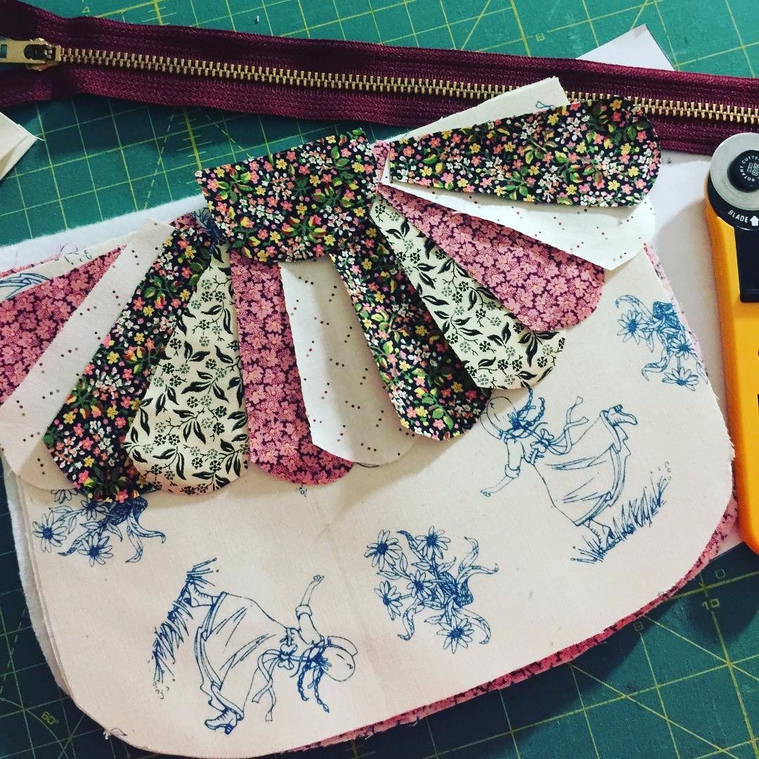 What can you make with Little House on the Prairie fat quarters? What a gorgeous dresden plate clutch purse!