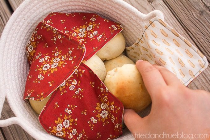 Fabric Napkin Bread Warmer - Wonderful fabric craft for any foodie or baker. 