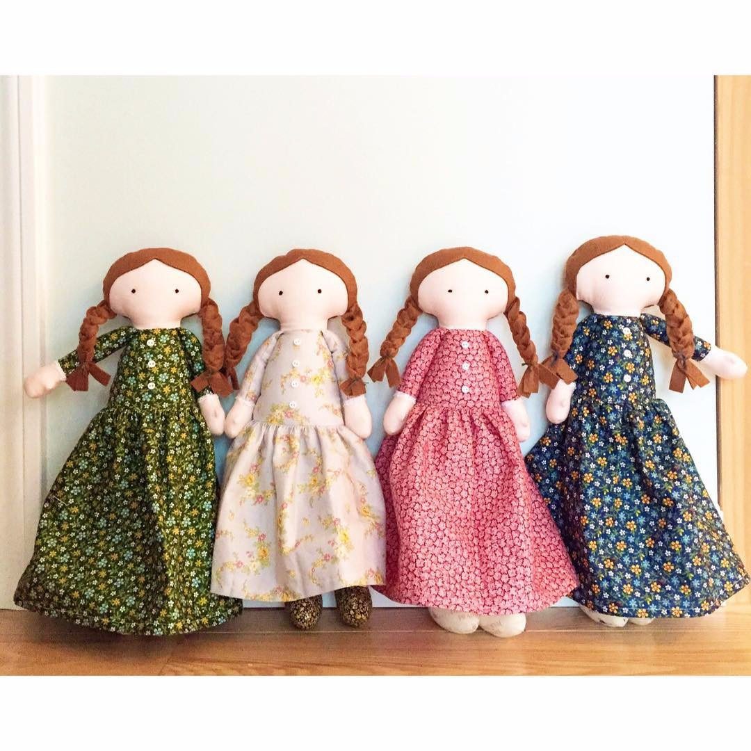 These Laura Ingalls Wilder dolls are created with the Little House on the Prairie fabrics. So cute!