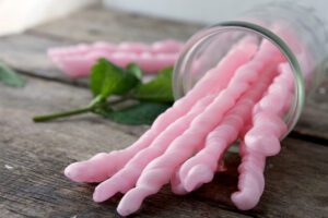 Old-Fashioned Homemade Peppermint Candy DIYs